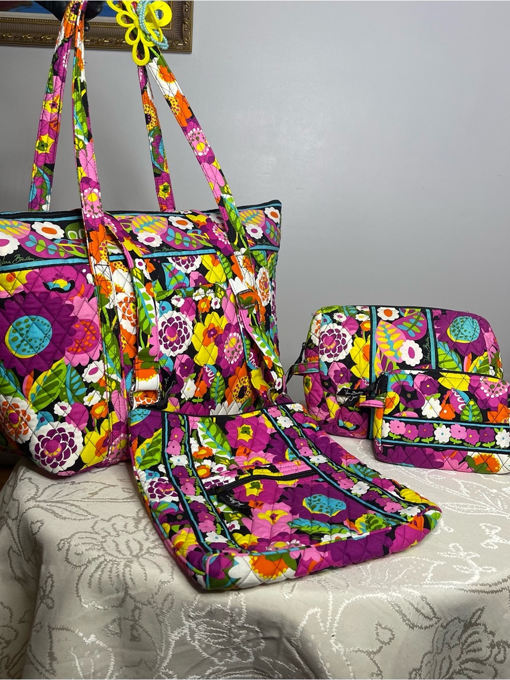 Vera Bradley 4-Piece  Va Va Bloom Floral  Cotton XL Tote Crossbody bag 2 Pouches - Picture 5 of 12